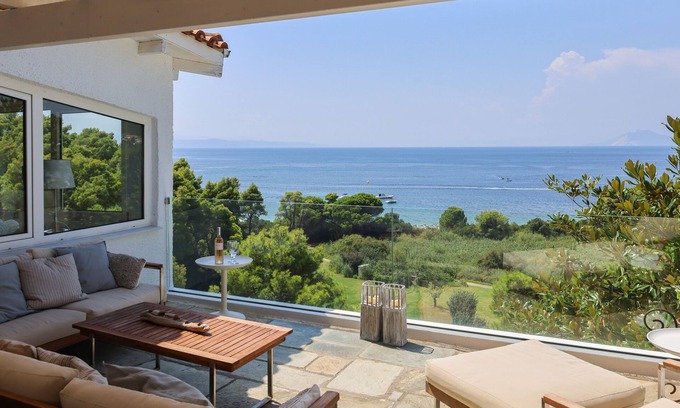 Kanapitsa Villa | Luxury Villa Alma in Skiathos. Steps to the beach., 10 min to Town.