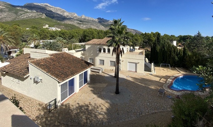 Santa Clara Villa | Luxury villa close to the beach with 2x private pool for max 22pers.