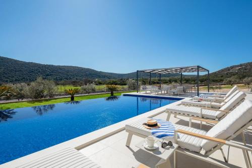 Marina Villa | Luxury Villa Dolac near Split, airport, complete privacy, infinity heated pool