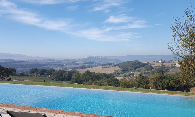 Loreto Villa | Luxury villa for 8 - 16, pool & guest cottages. Maid service, great view of Todi