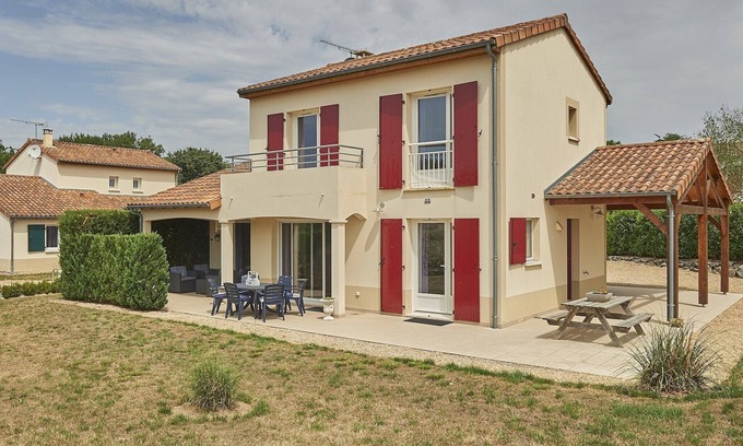 Vasles Villa | Luxury Villa in France with Pool