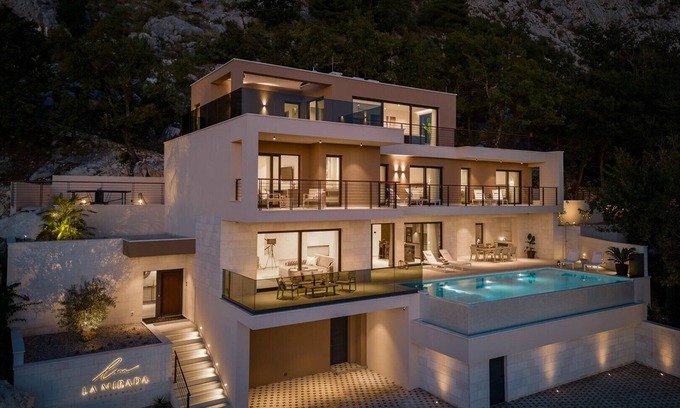 Borak Villa | Luxury Villa La Mirada