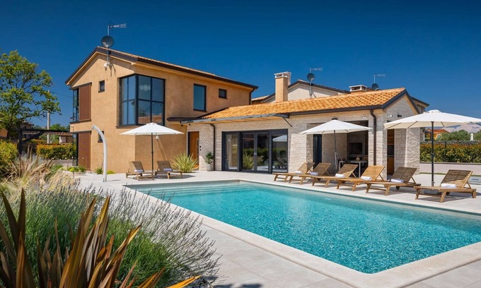Kadumi Villa | Luxury villa Pedena with pool and jacuzzi in Porec