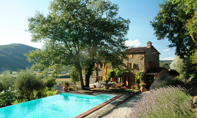 Lisciano Niccone Villa | Luxury Villa with Private Pool and views across the Niccone Valley