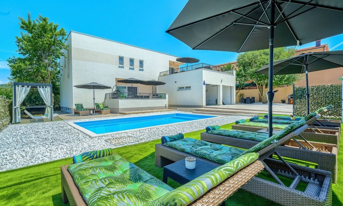 Dicmo House | Luxury villa with a swimming pool Dicmo, Zagora (K-23249)