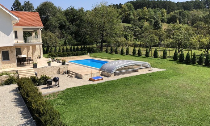 Vulcan Villa | Luxury villa with heated swimming pool in a breathtaking natural environment.
