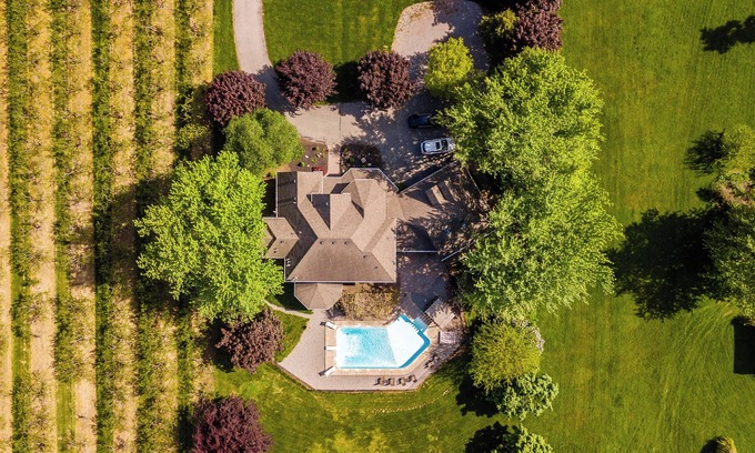Jordan Harbour House | Luxury Villa with Pool & Hot Tub in Niagara Wine Country