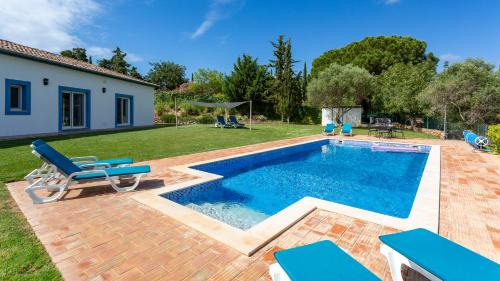 Porches Villa | Luxury Villa With Pool in Vineyard Near the Beach