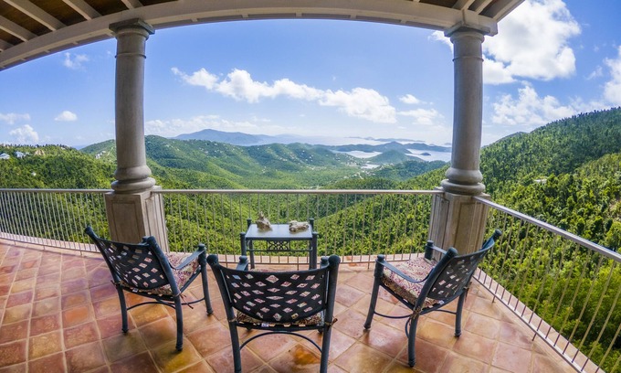 Estate Hope Villa | Luxury Villa with Stupendous Views - 5 minutes from the beach!