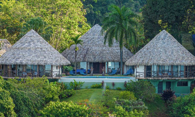 Tres Rios House | Luxury Villas, TikiVibez full Resort, Full Ocean Sunset Views, close to beaches