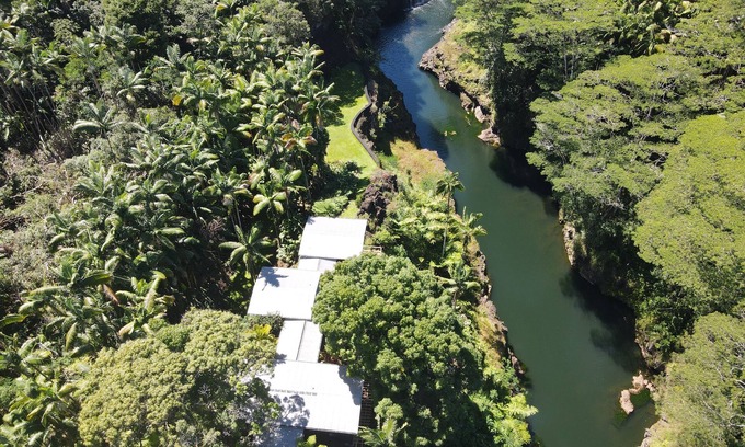 Hilo House | Luxury Waterfall Oasis: The Falls at Reed's Island