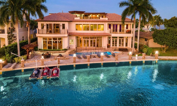 Lighthouse Point Villa | Luxury Waterfront Oasis【Casa del Toro】