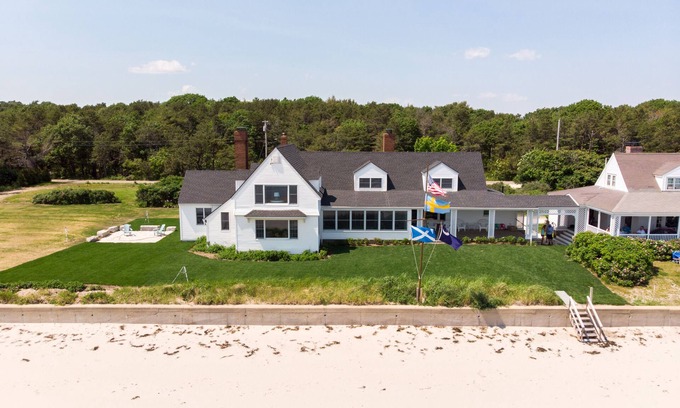 Kennebunk House | Luxury Waterfront, 5 Bedroom, 3.5 Bathroom Private Beachfront Paradise Sleeps 10