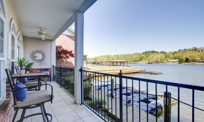 Lakeland Condo | Luxury WATERFRONT Condo on Lake Hamilton w /1-Car Garage. Min 30 day rental.