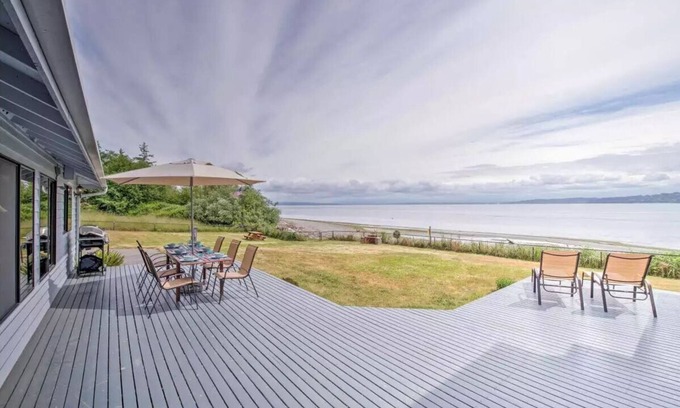 Clinton House | Luxury Waterfront Home w/Pool on the Puget Sound!