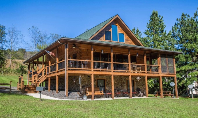 Draper Cabin | Luxury Waterfront/Sauna on New River! 2BS6