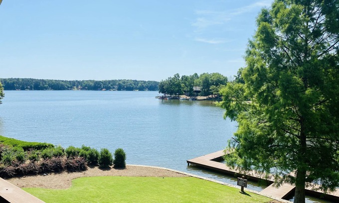 Lake Oconee Villa | Luxury Waterfront Suite/Prime Location!