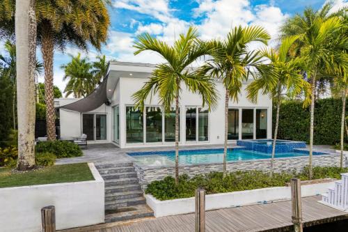 Lauderdale Isles House | Luxury Waterfront Home w Pool Hot Tub Dock Near Las Olas Gulfstream