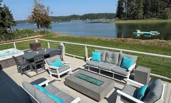 Allyn-Grapeview House | Luxury Waterfront with Hot Tub, Kayaks, Private Floating Dock, Single Story Home