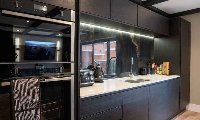Lower Wick House | Luxury Worcester House | Free Parking