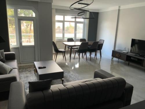 Zeytinburnu Apartment | Luxury Z-Apart Family Homes 2 Bedrooms WIFI near Metro Zeytinburnu Istanbul