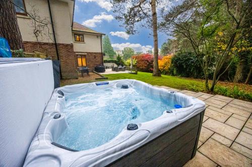 Broadstone Villa | Luxury6BedHouse-HotTub-GamesRoom-Amar Luxury Stays