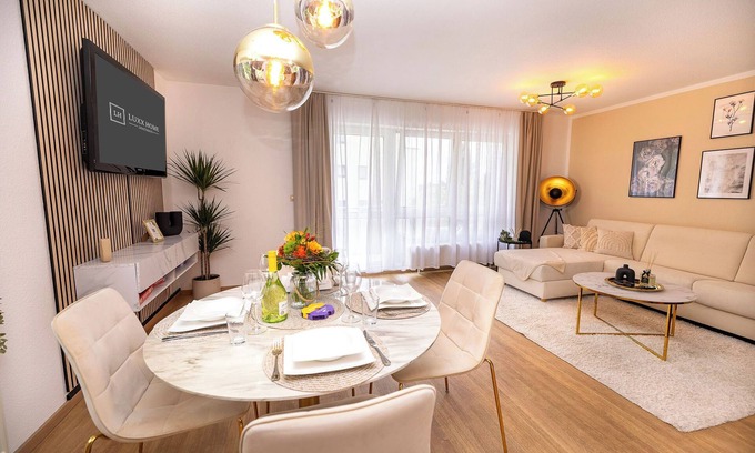 Biberach an der Riss Apartment | Luxx Home BC, Zentral - für 4 Personen-balkon-parken-voll Ausgestattete Küche
