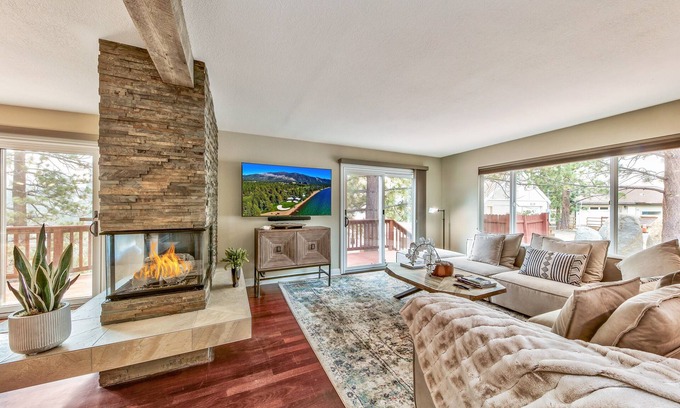 Upper Kingsbury House | LX7 Luxury MidCentury Brand New Build Villa with Hot tub