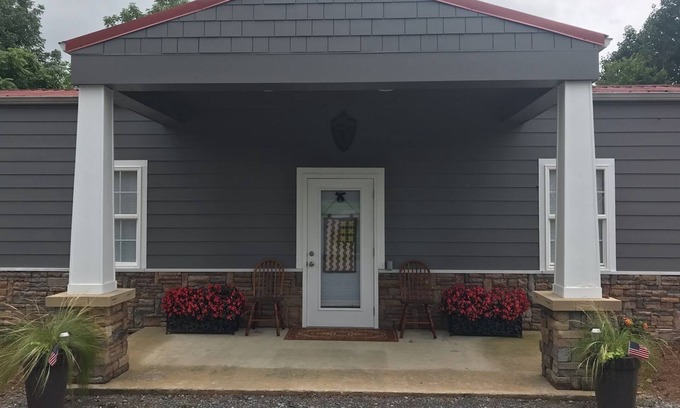 Lynchburg House | Lynchburg cottage across from Jack Daniels Barrel Houses, come smell the mash!