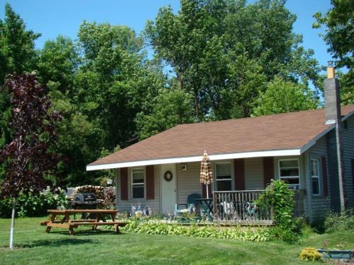 Plattsburgh House | Lynns Cottage at Heron Ledge