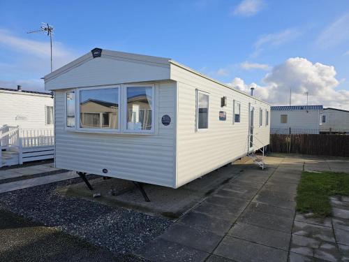 Rhyl Ski Chalet | Lyons Robinhood - 3 bedrooms