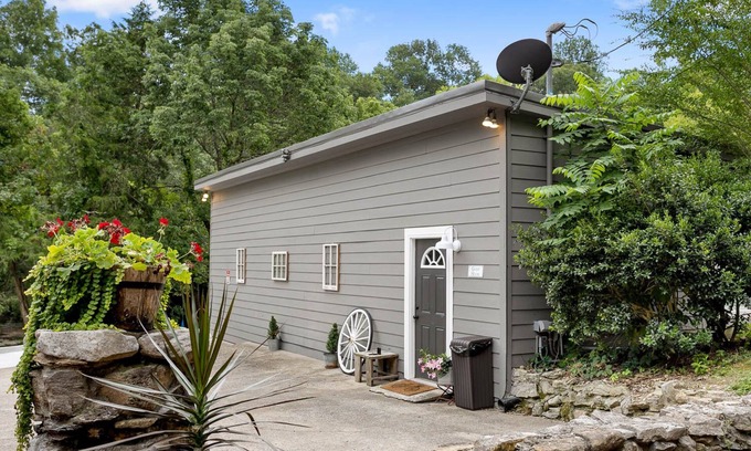 Kedron House | Lyric Guesthouse at GratiDude Ranch - Creekside in Leiper's Fork