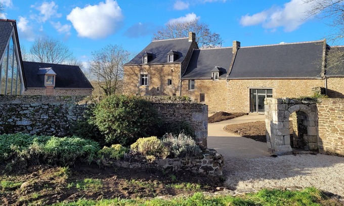 Saint-Helen House | "lyvet" Gîte Cosy et de Caractère Avec SPA Extérieur Privatif
