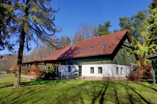 Mirova pod Kozakovem Cabin | MÍSTO na Klokočských skalách