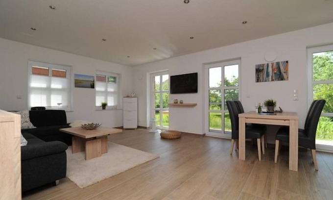 Greetsiel Apartment | Mühlenblick 02 - Moderne Ferienwohnung mit Blick auf die Zwillngsmühlen