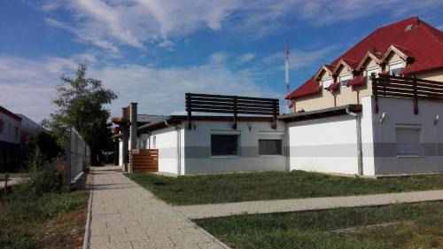 Szigetszentmiklos Hotel | M0 Lakihegy Horgony u 10