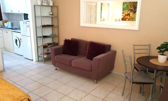 West Perth Apartment | M104 200m walk to the CBD Within the free CAT and Transit Zone City Location
