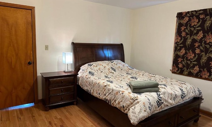 New Brunswick House | M2 Comfortable Room near Rutgers U, hospitals