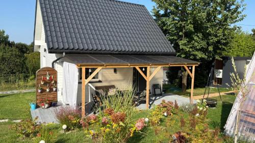 Wadowice House | Mały biały domek Wadowice SPA jacuzzi sauna Gorzen blisko Wadowic