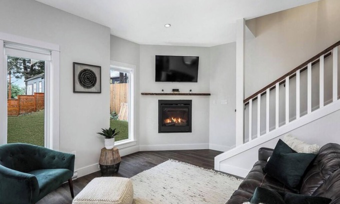 Regional District of Nanaimo House | Machleary Hideaway - Downtown old city Nanaimo