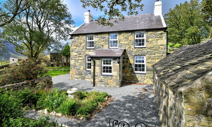 Rhyd-y-clafdy House | Maes y Llan - Four Bedroom House, Sleeps 8