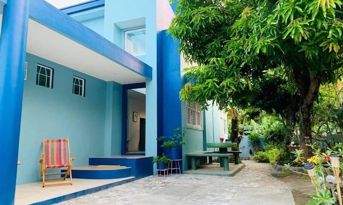 Legazpi House | MAGAYON BLUE HOUSE IN THE HEART OF LEGAZPI