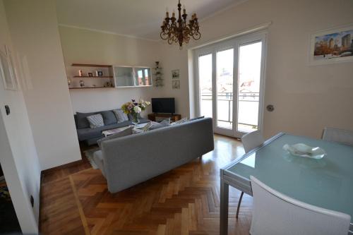 Downtown Apartment | Magenta Apartment
