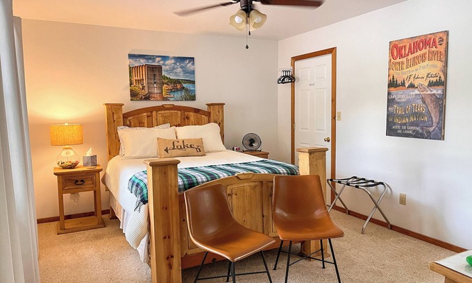 Gore Cabin | Maggie May Nostalgic Cabin @ Tenkiller - 2 minutes to boat ramp & state park!