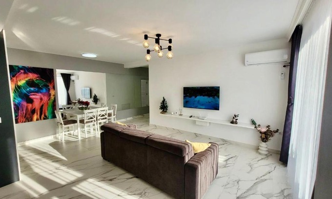 Satu Mare Apartment | Magic Mirror