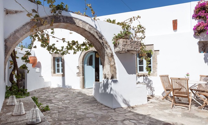 Milopotamos House | Magical centuries-old house sleep10