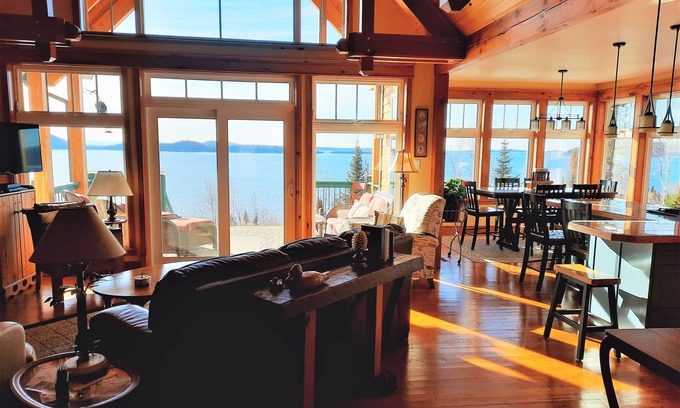 Neebing House | MAGICAL LAKE SUPERIOR VIEWS AT THISn 5 STAR COTTAGE! UPSCALE EXPERIENCE!