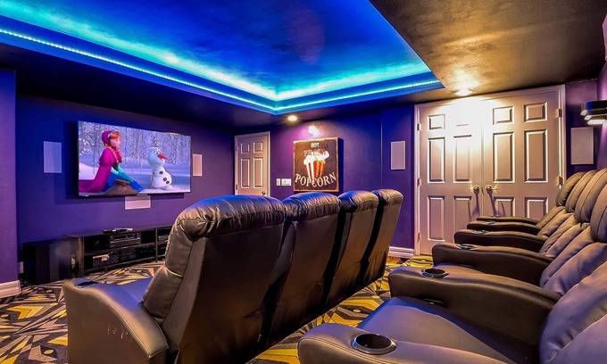 West Kissimmee House | Magical Lakeview (4 Master Suites) Pool Hot Tub BBQ Home Theater 2 Miles Disney
