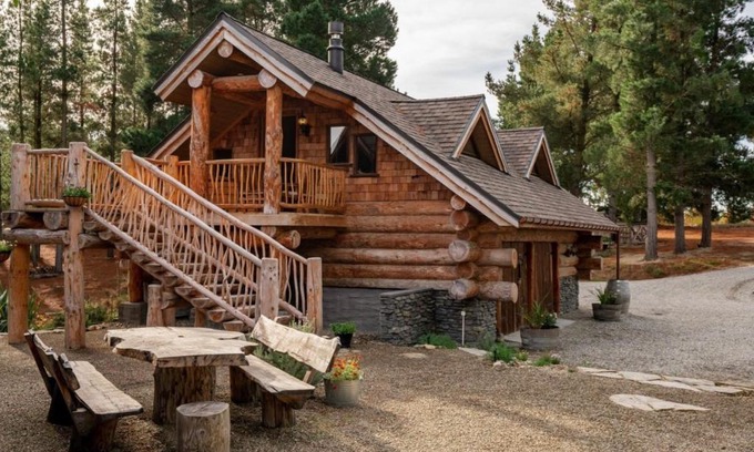 Alexandra House | Magical Loft - Homewood Forest Retreat