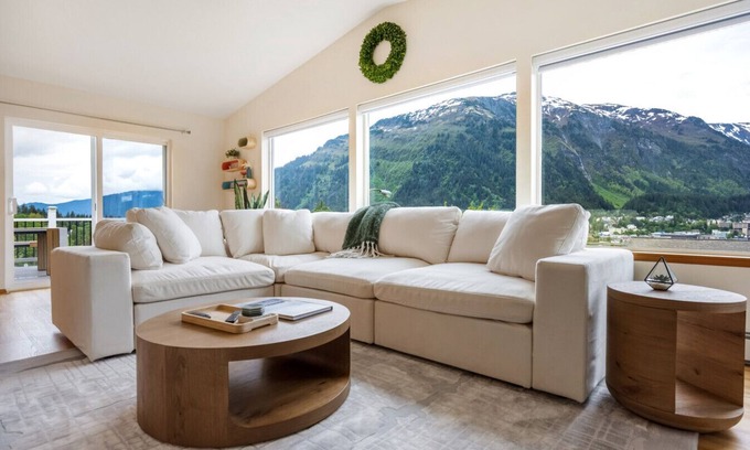 West Juneau House | Magical Mountain Retreat